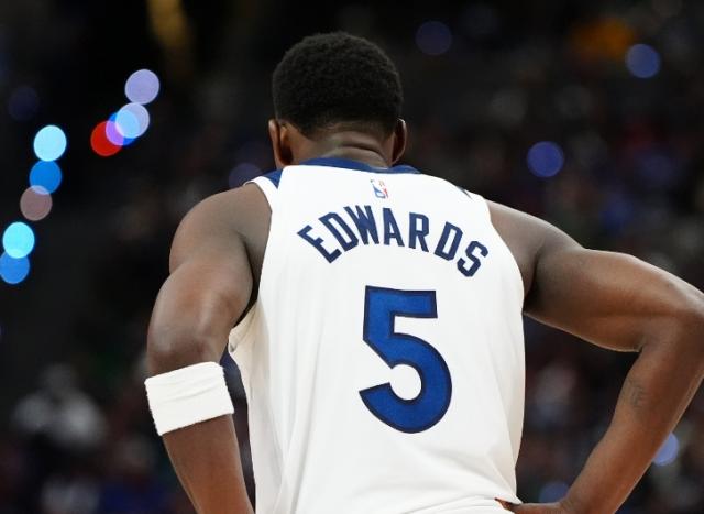 开云官网APP-抢七耗尽狼队体能 爱德华兹打法变形被逼入极限